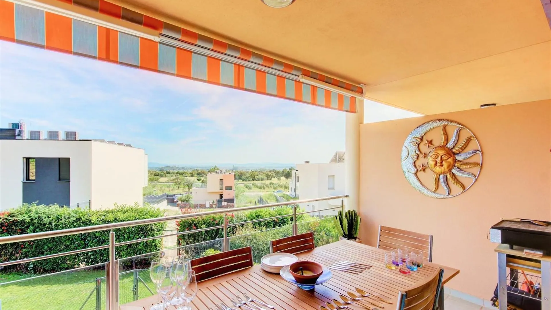 Duplex Apartment In Palau-Saverdera