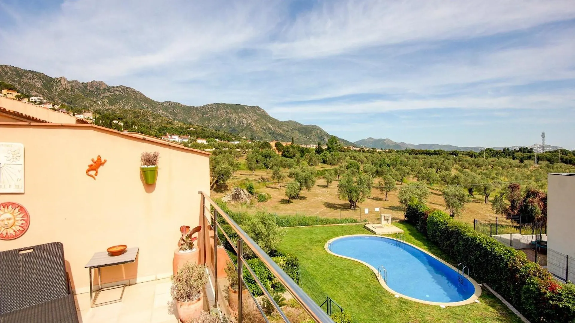 Duplex Apartment In Palau-Saverdera Spain