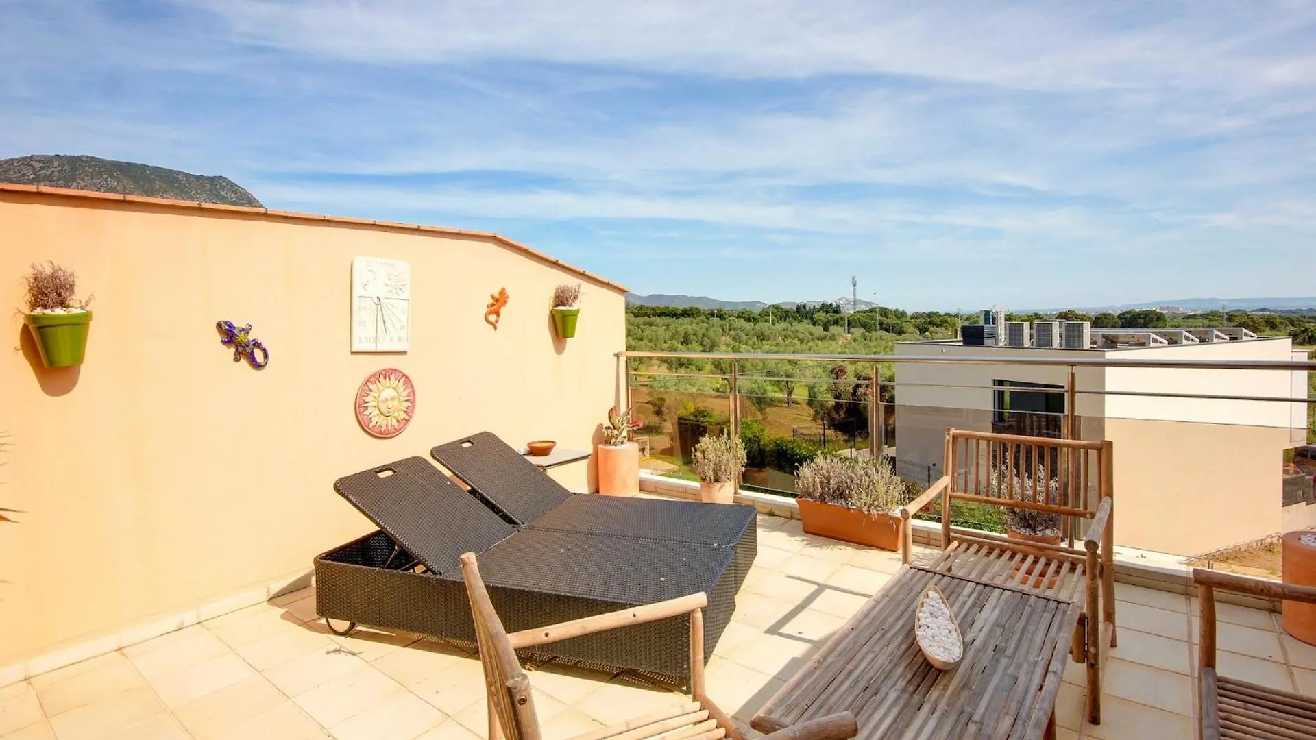 Duplex Apartment In Palau-Saverdera