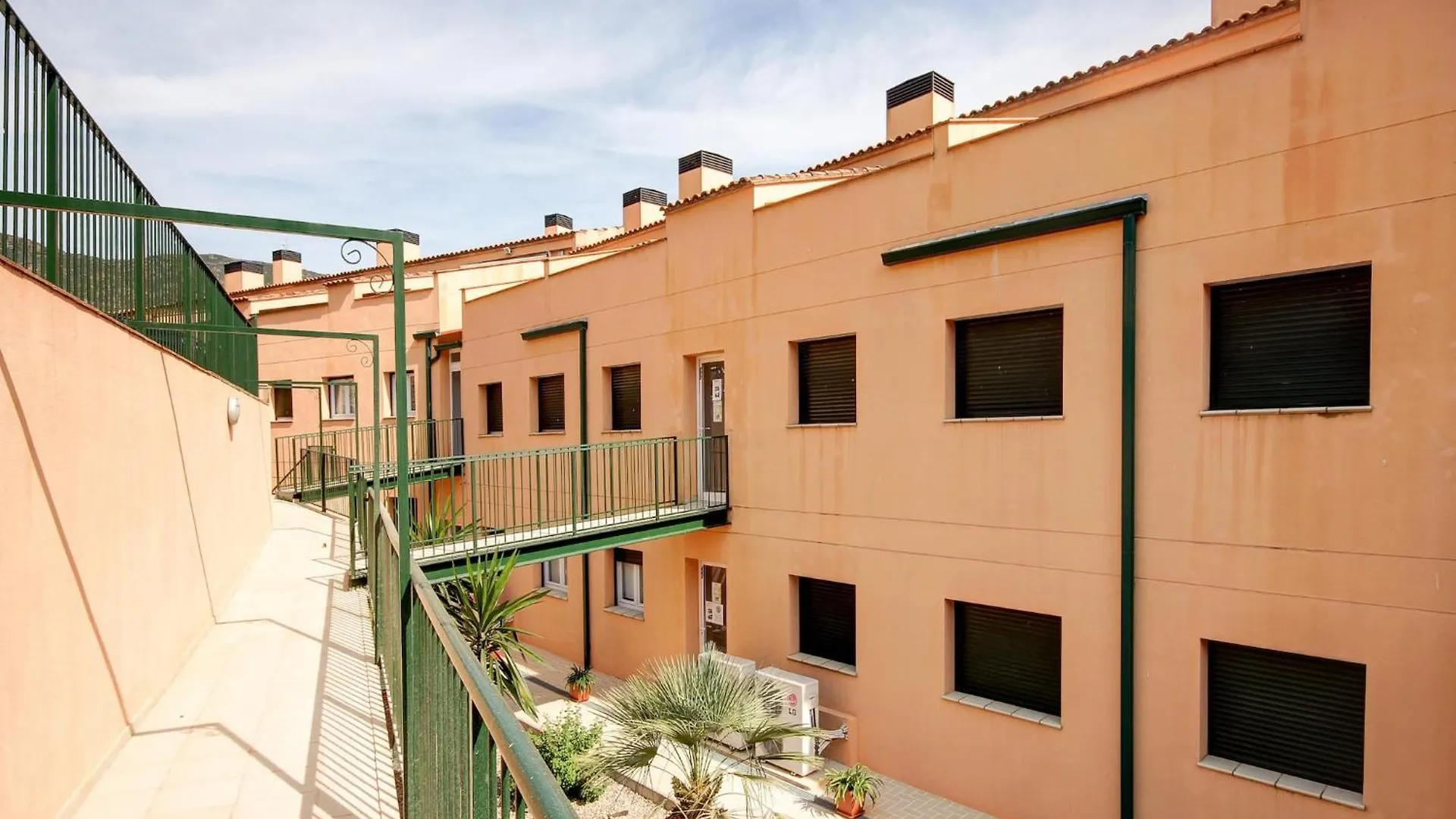 Duplex Apartment In Palau-Saverdera
